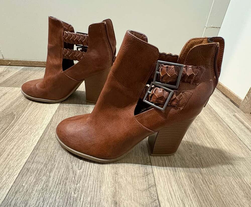 American Eagle Ankle Boots Size 9 Brown Cutout Buckle Heels